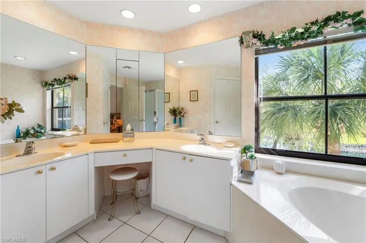 166 Vintage Cir 201, Naples, Florida 34119