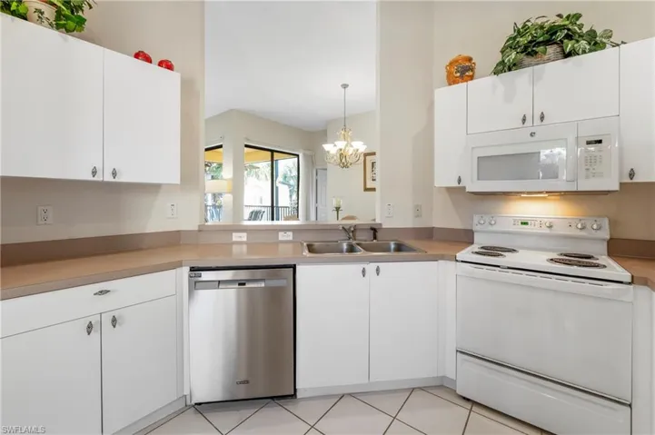 166 Vintage Cir 201, Naples, Florida 34119