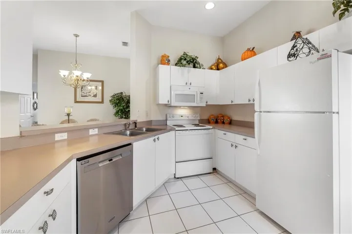 166 Vintage Cir 201, Naples, Florida 34119