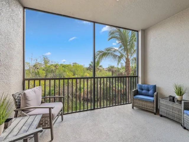 Screened lanai with relaxing lanai furniture