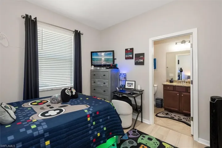 16095 Palmetto Prairie Dr, Alva, Florida 33920