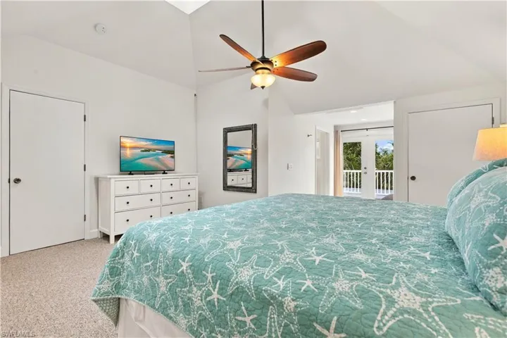 Vaulted ceiling with a ceiling fan