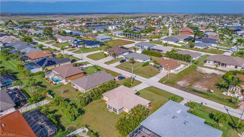 2700 SW 32nd ST, CAPE CORAL FL 33914