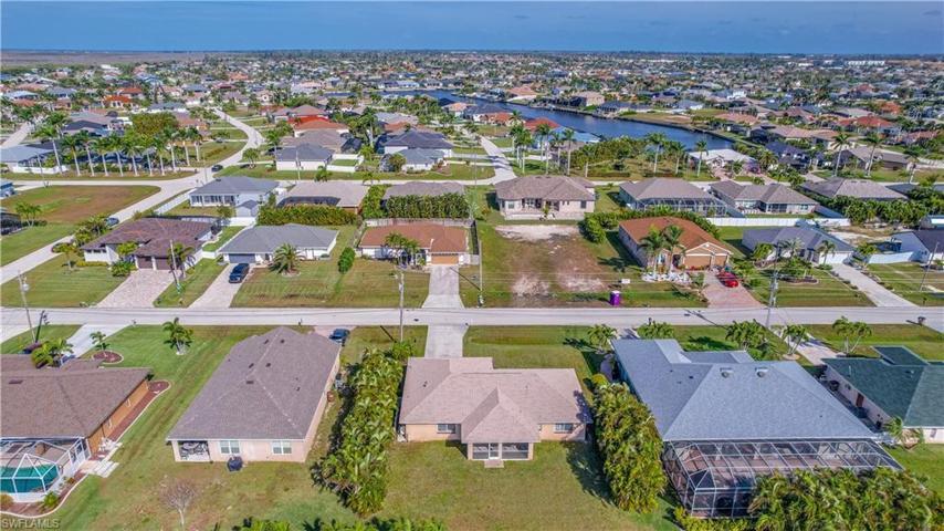 2700 SW 32nd ST, CAPE CORAL FL 33914