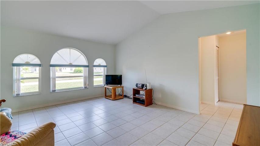 2700 SW 32nd ST, CAPE CORAL FL 33914