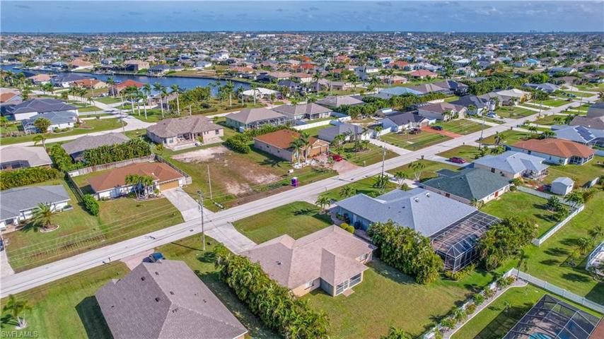 2700 SW 32nd ST, CAPE CORAL FL 33914
