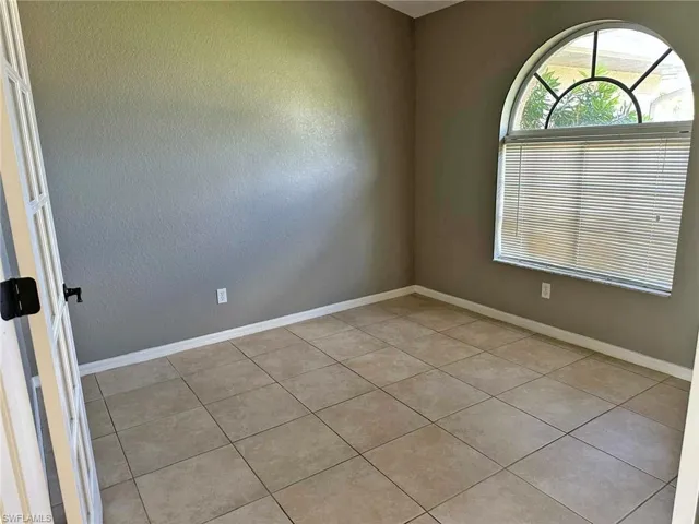 3025 Sw 4th Pl, Cape Coral, Florida 33914