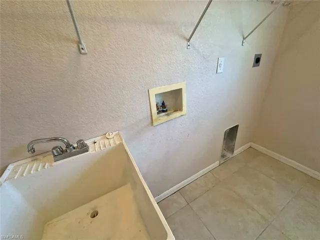 3025 Sw 4th Pl, Cape Coral, Florida 33914