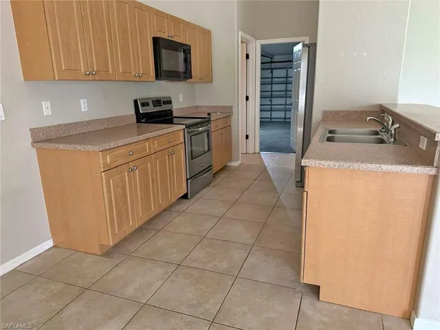 3025 Sw 4th Pl, Cape Coral, Florida 33914