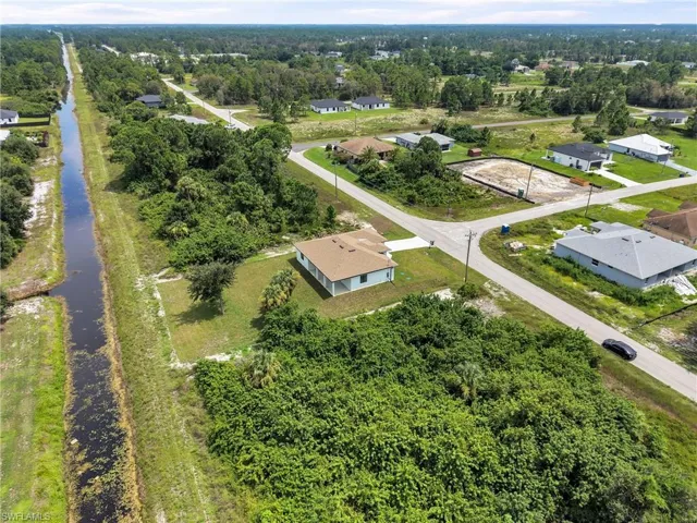 831 Bently St E, Lehigh Acres, Florida 33974