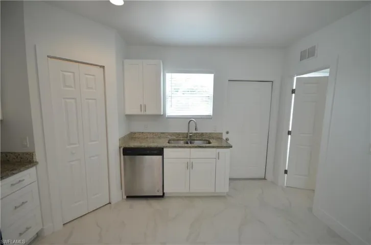 2197 Davis Ct, Fort Myers, Florida 33916