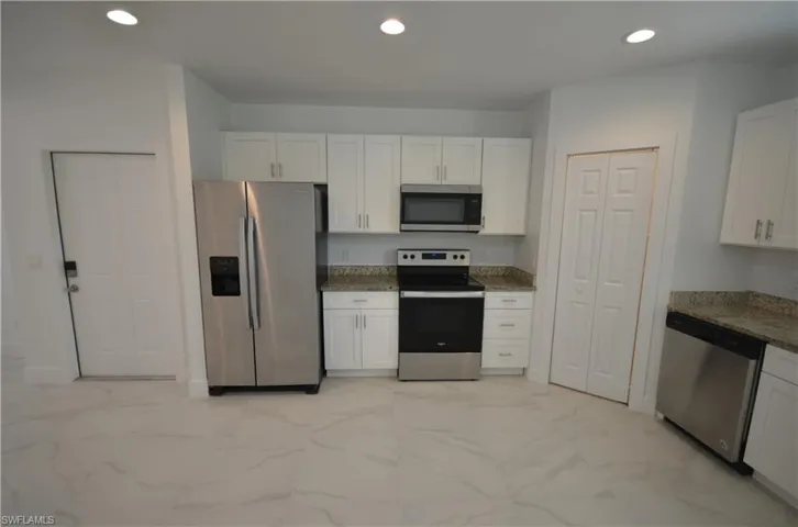2197 Davis Ct, Fort Myers, Florida 33916