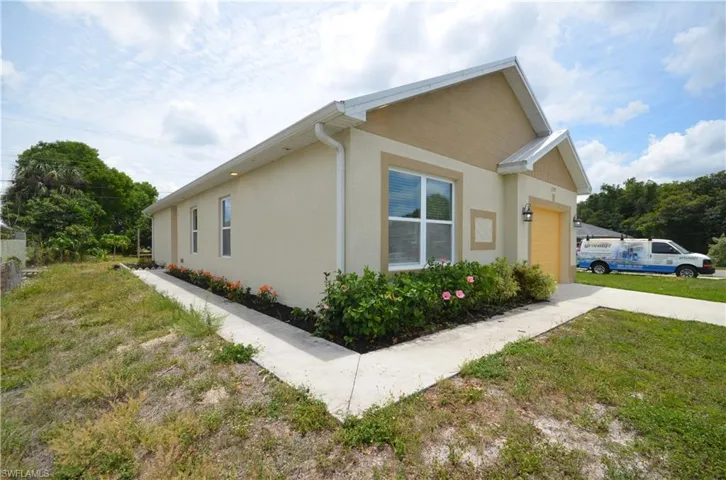 2197 Davis Ct, Fort Myers, Florida 33916