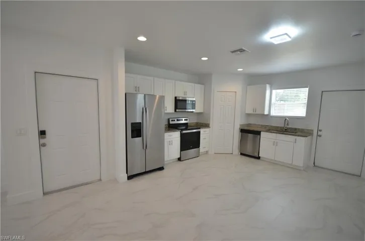 2197 Davis Ct, Fort Myers, Florida 33916