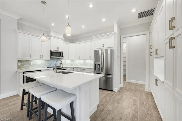 5665 Highbourne Dr, Naples, Florida 34113