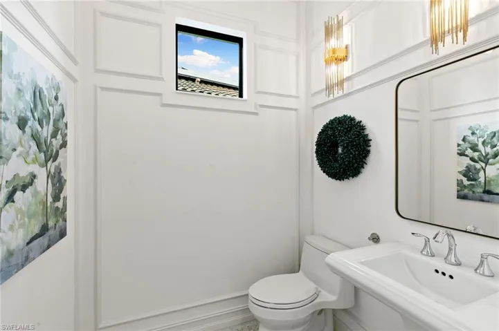 Bathroom featuring a decorative wall