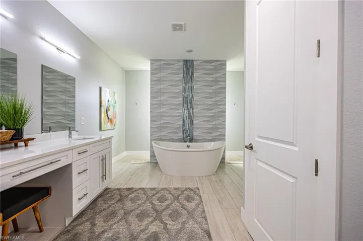 1001 SW 37th ST, CAPE CORAL FL 33914