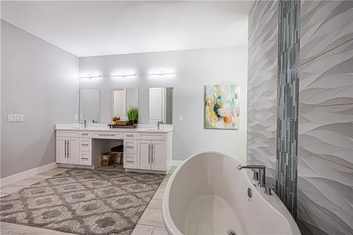 1001 SW 37th ST, CAPE CORAL FL 33914