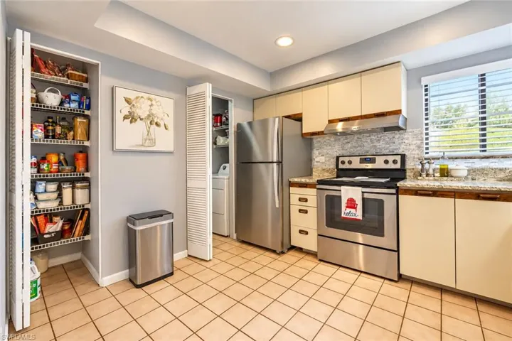 2065 W Lakeview Blvd 5, North Fort Myers, Florida 33903