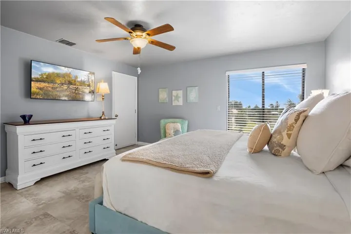 2065 W Lakeview Blvd 5, North Fort Myers, Florida 33903