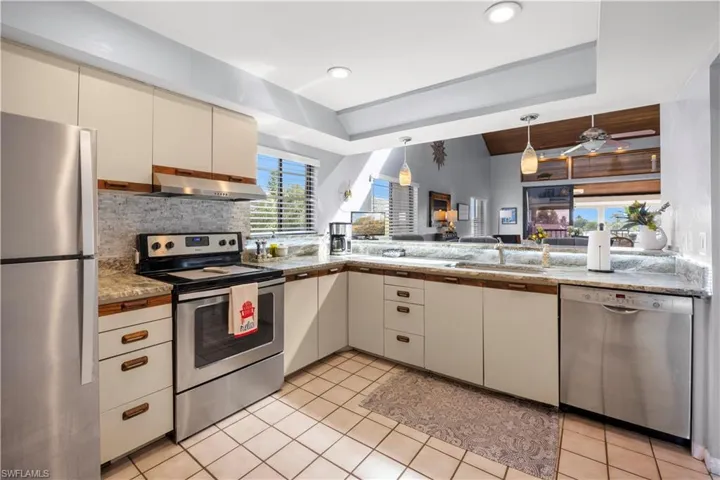 2065 W Lakeview Blvd 5, North Fort Myers, Florida 33903