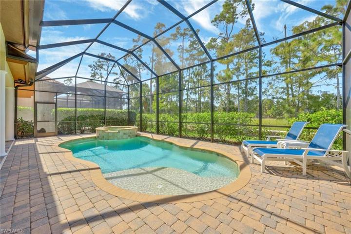 Large screened Lanai.