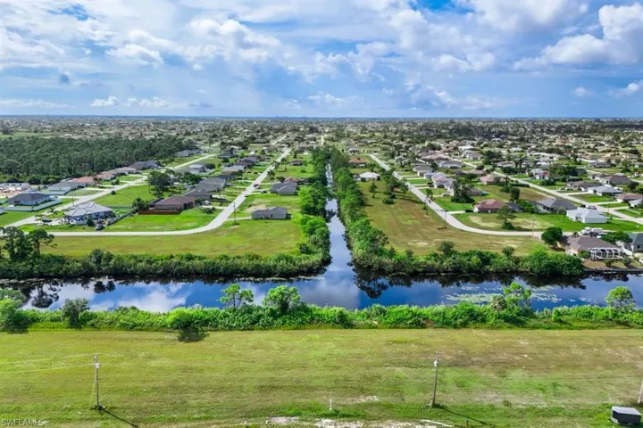 lot is directly infront of the intersecting canals