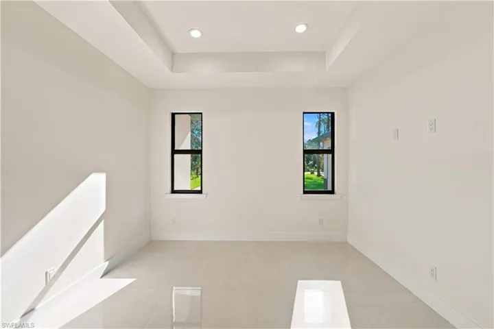 Tray ceiling with recessed lighting
