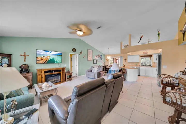 813 Sw 11th Pl, Cape Coral, Florida 33991
