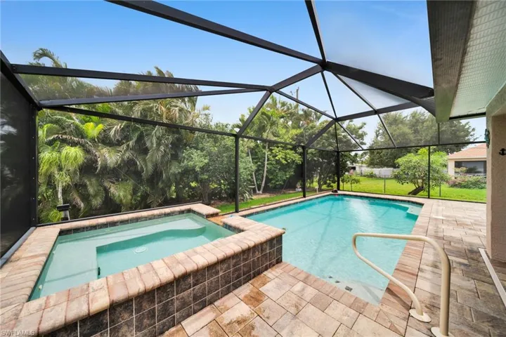 813 Sw 11th Pl, Cape Coral, Florida 33991