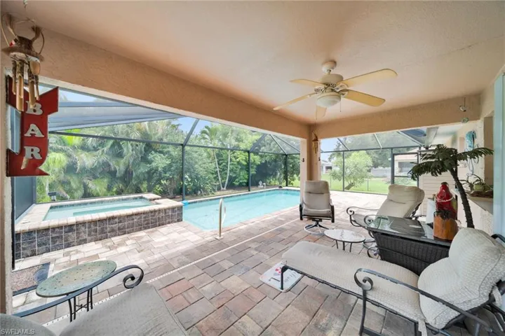 813 Sw 11th Pl, Cape Coral, Florida 33991