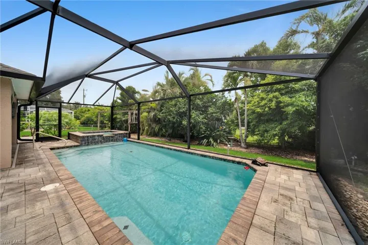 813 Sw 11th Pl, Cape Coral, Florida 33991