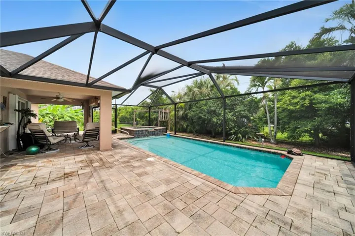813 Sw 11th Pl, Cape Coral, Florida 33991