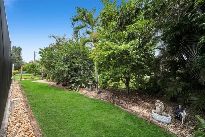 813 Sw 11th Pl, Cape Coral, Florida 33991
