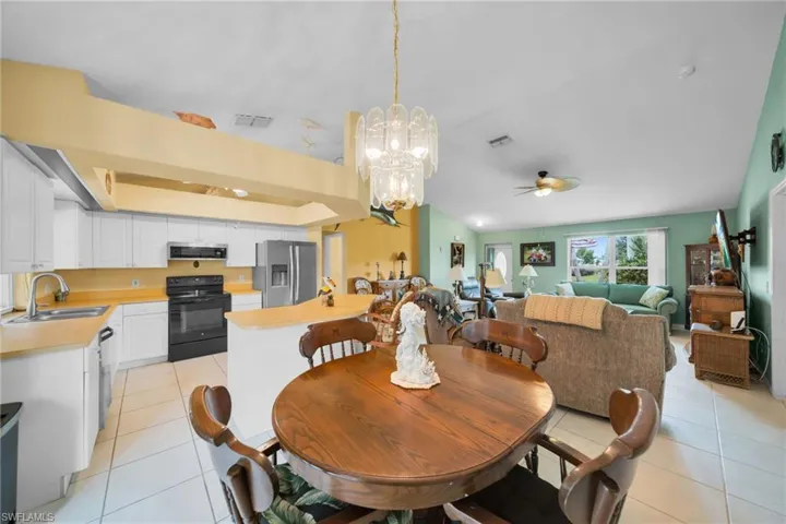 813 Sw 11th Pl, Cape Coral, Florida 33991
