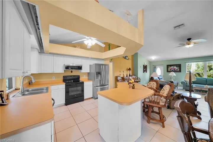 813 Sw 11th Pl, Cape Coral, Florida 33991