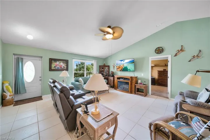 813 Sw 11th Pl, Cape Coral, Florida 33991