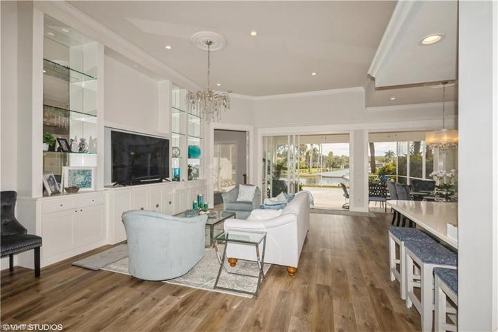 Grand living room