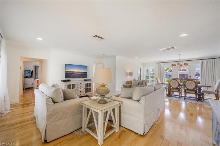 Gleaming Hickory Hardwood Floors