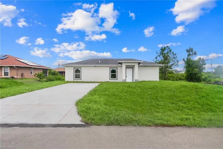 Ranch-style house with a front lawn