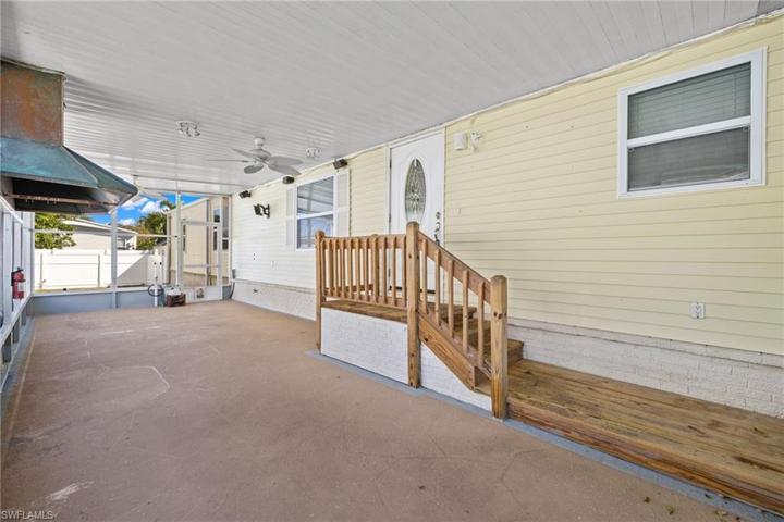300 Cape Sable DR, NAPLES FL 34104