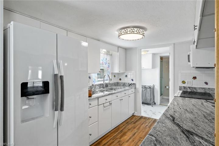 300 Cape Sable DR, NAPLES FL 34104