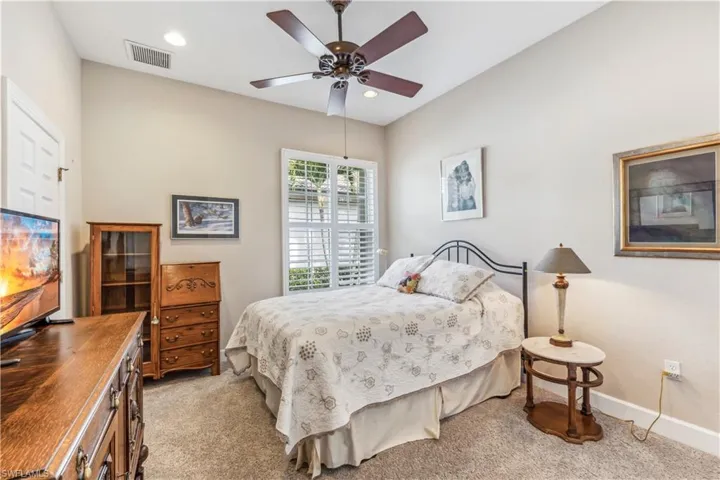 Guest bedroom.