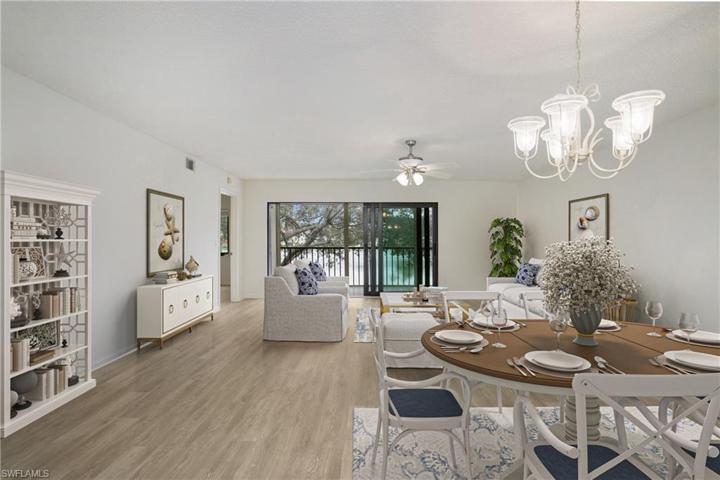 Spacious Living area with lakeview