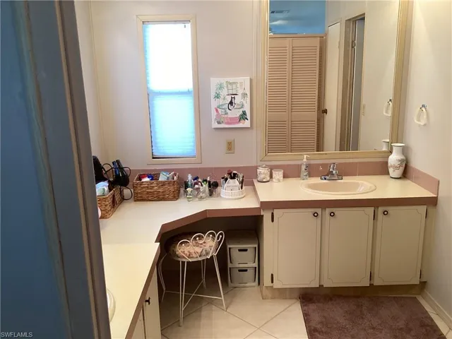 565  Charlemagne  BLVD, Naples, FL 34112