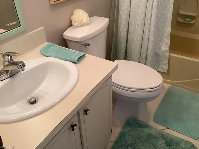 565  Charlemagne  BLVD, Naples, FL 34112