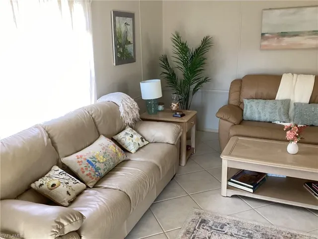 565  Charlemagne  BLVD, Naples, FL 34112