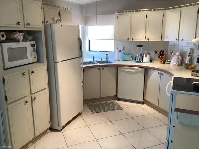 565  Charlemagne  BLVD, Naples, FL 34112