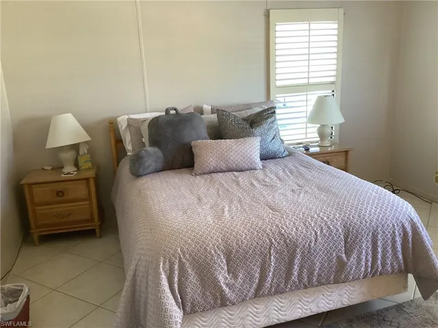 565  Charlemagne  BLVD, Naples, FL 34112