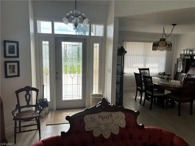 Living / Entry